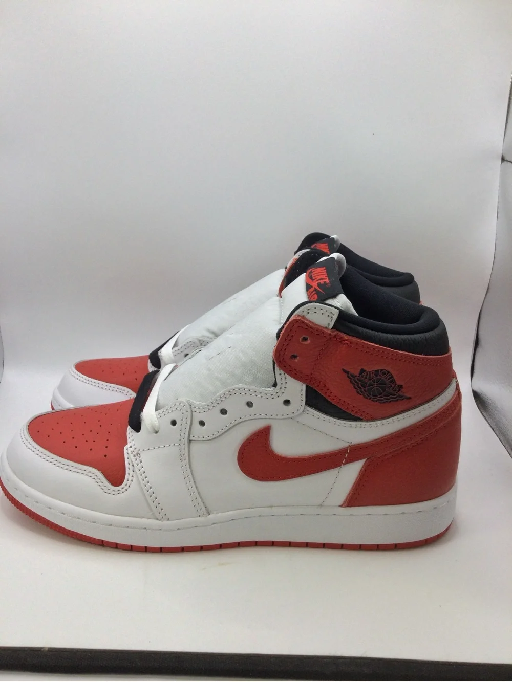 Nike Air Jordan 1 Retro High White & Red Kids Sneaker